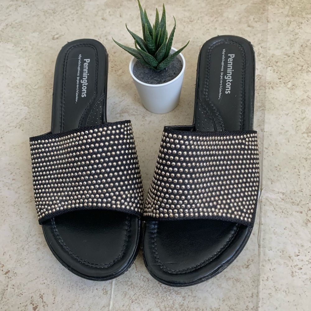 Pennington’s | Black Sandals With Silver Studs